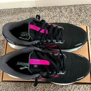 Brookes Ghost 14 Women 9.5 WIDE